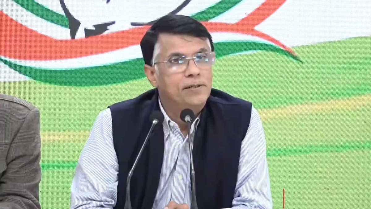 लोकतंत्र के चौथे स्तंभ को सत्ता का हथोड़ा मार-मार कर ढहाना अब आम बात हो गई है : पवन खेड़ा